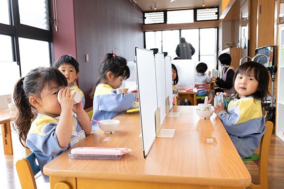 写真：たんぽぽ組給食